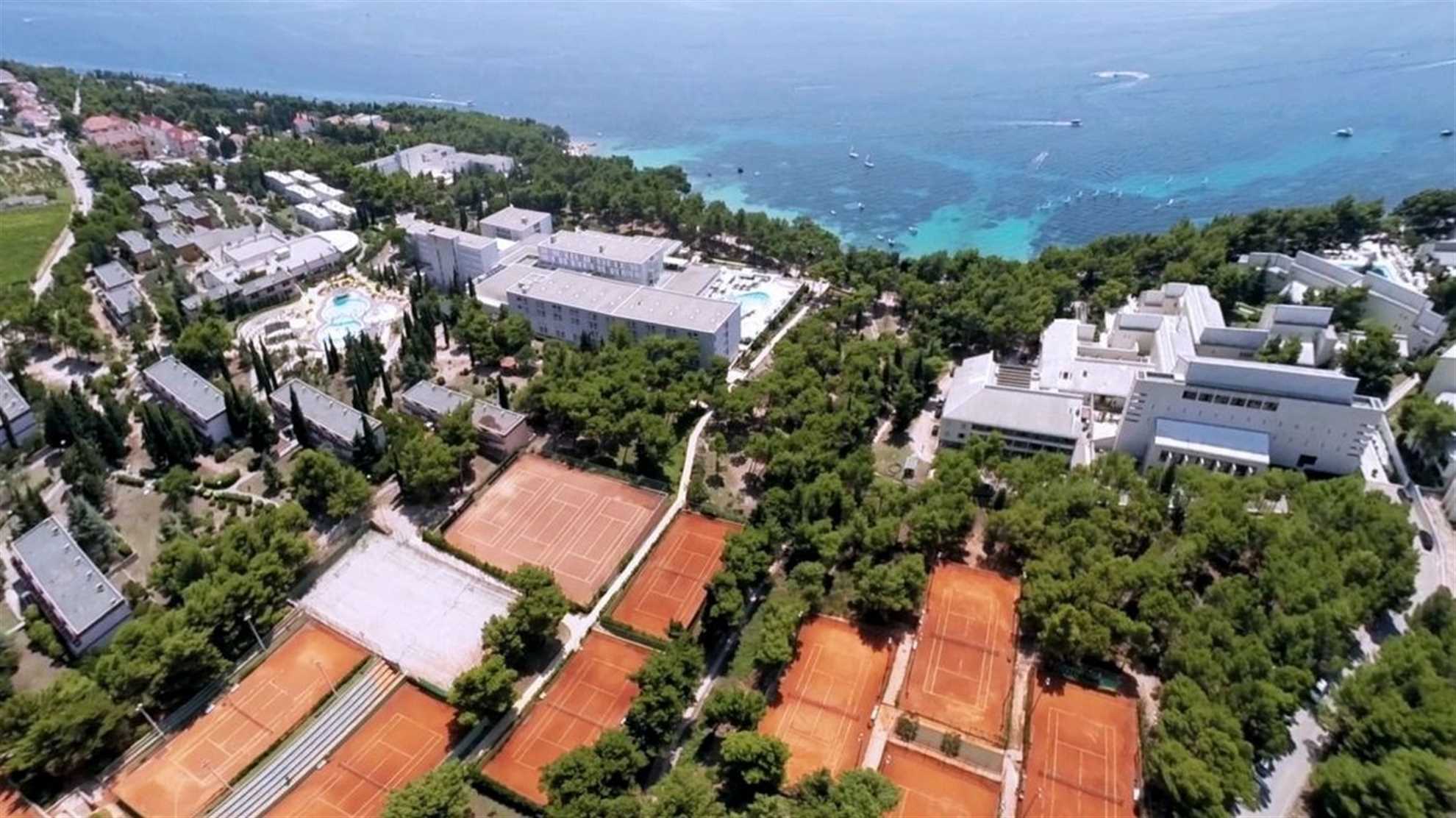 Tennis Courts Bol, near Golden Horn Beach