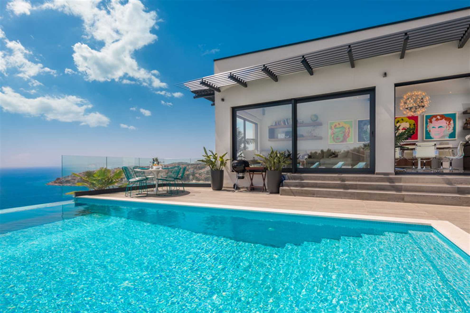 Luxusvilla Riva mit Infinity-Pool