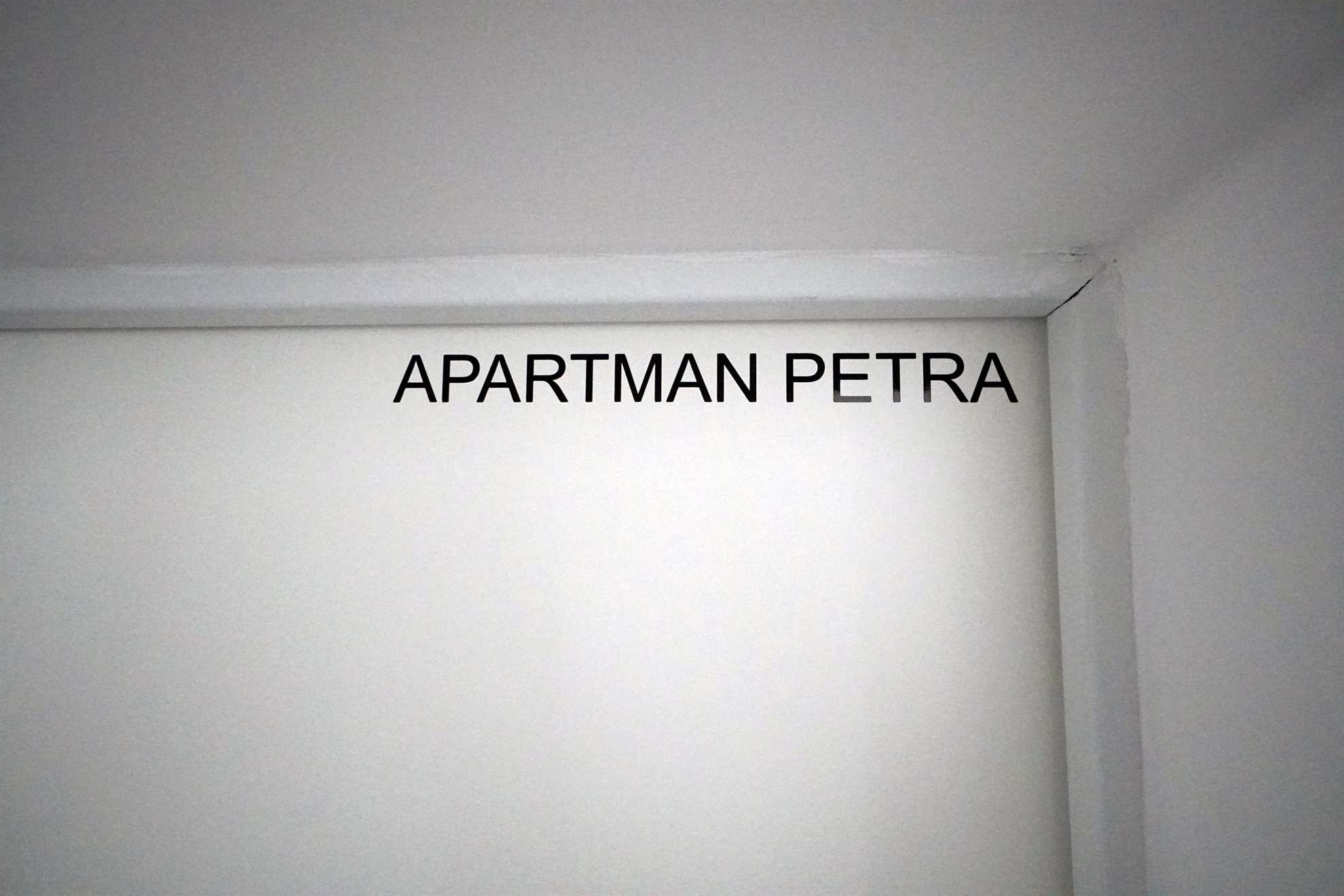 1 vrata naziv apartmana.jpg