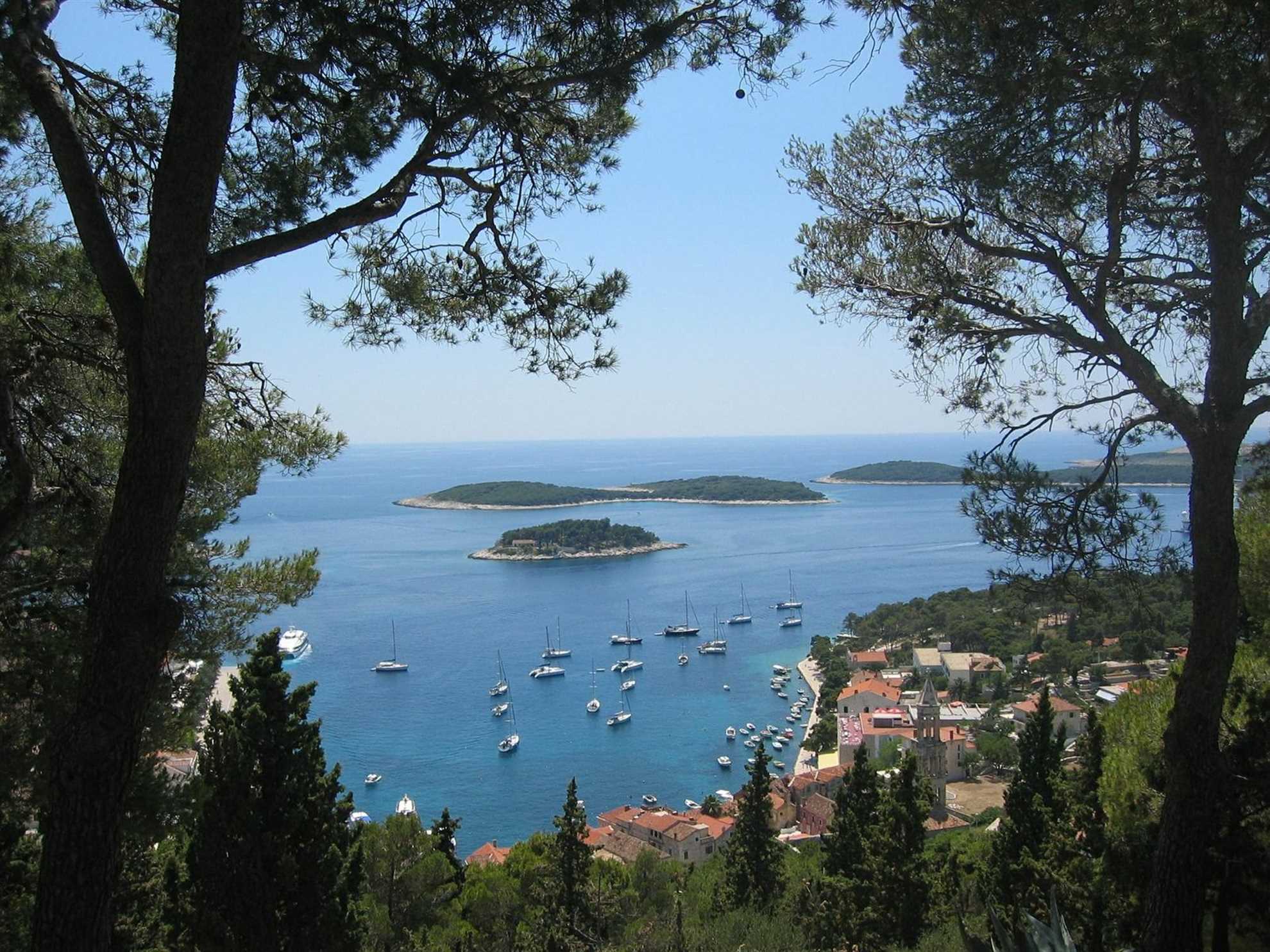 Hvar, Midt-Dalmatia, - Utsikt fra bakken